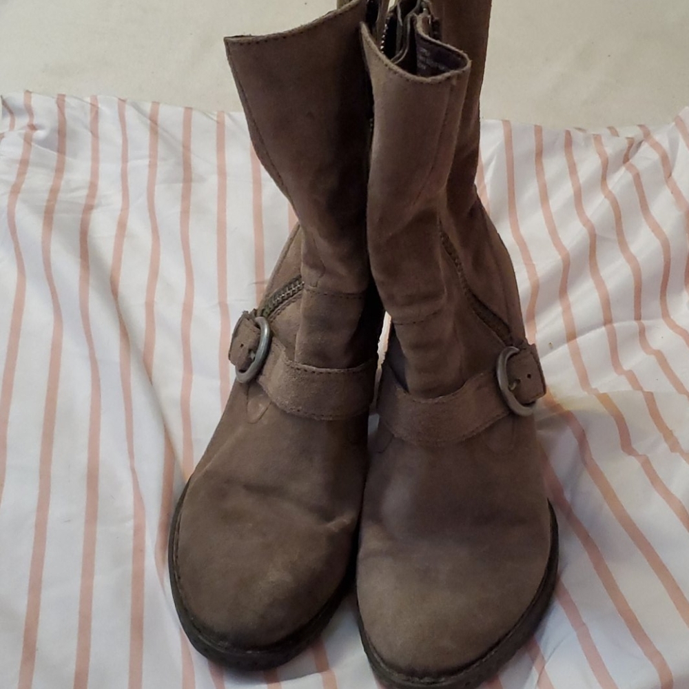 BORN Camryn Suede Chunky Heel Boots